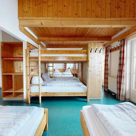 Otel Pinzgauer Huette-zell Am See-